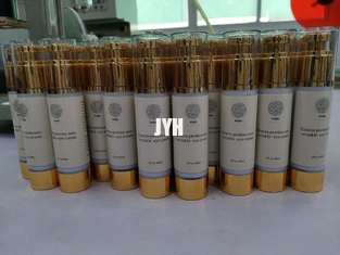 통통한 외피를 수화시키는 히알루론산과 유기적 보습제는 밝아지고, 다시 젊어집니다