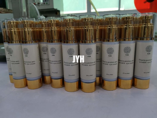 통통한 외피를 수화시키는 히알루론산과 유기적 보습제는 밝아지고, 다시 젊어집니다
