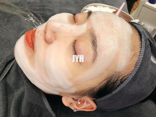 녹차 산소를 함유한 거품 얼굴 크레이 마스크는 염증 여드름 치료 스피룰리나 신체 관목숲을 감소시킵니다