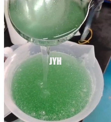 100ml는 가혹한 화학제품 없이 온화하고 효과적인 피부 관리 얼굴 세척제를 당연히 젤로 만듭니다